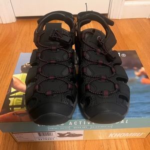 Khombu -sandal active wear size 9 new w tags and box